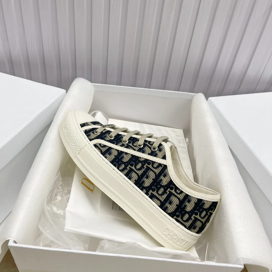 👟👟Ex-factory price 480👟👟 Women's Shoes Women's Clothing Women's Shoes Factory Ready-made high-quality Dior (Dior) flat sneakers with fully embroidered iconic patterns 👟👟 Women's Shoes Women's Clothing ♦️Top quality in the market🎗Hot model in foreign counters🎗Non-common imitation version in the market🎗🔳The fabric is made of Italian🇮🇹imported fabrics❗️Embroidered upper, original mold injection Logo frosted five-pointed star outsole🔳Inside imported lambskin + high elasticity injection molding mold Logo foam feet Code number: 35 to 42